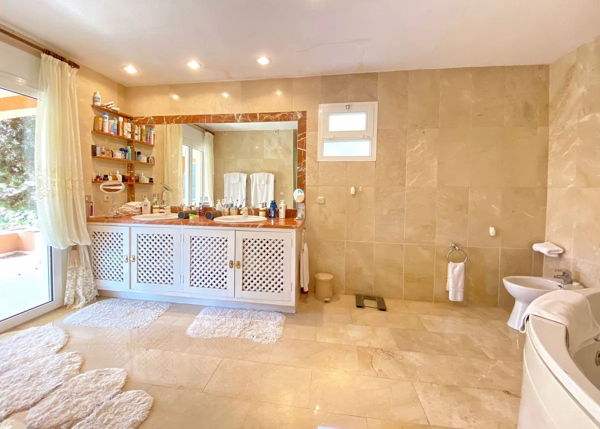 877c6548-4757-4d30-a184-3af543d117eb