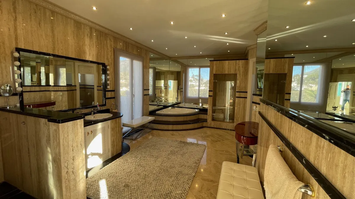 e9add63e-d49b-4895-b8b0-2a1261a2a1cb