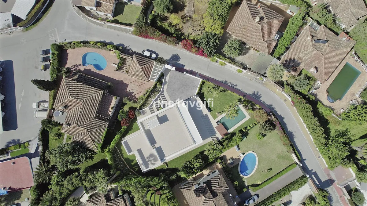 14e1bb5f-285d-4a43-845f-345011dd70b6