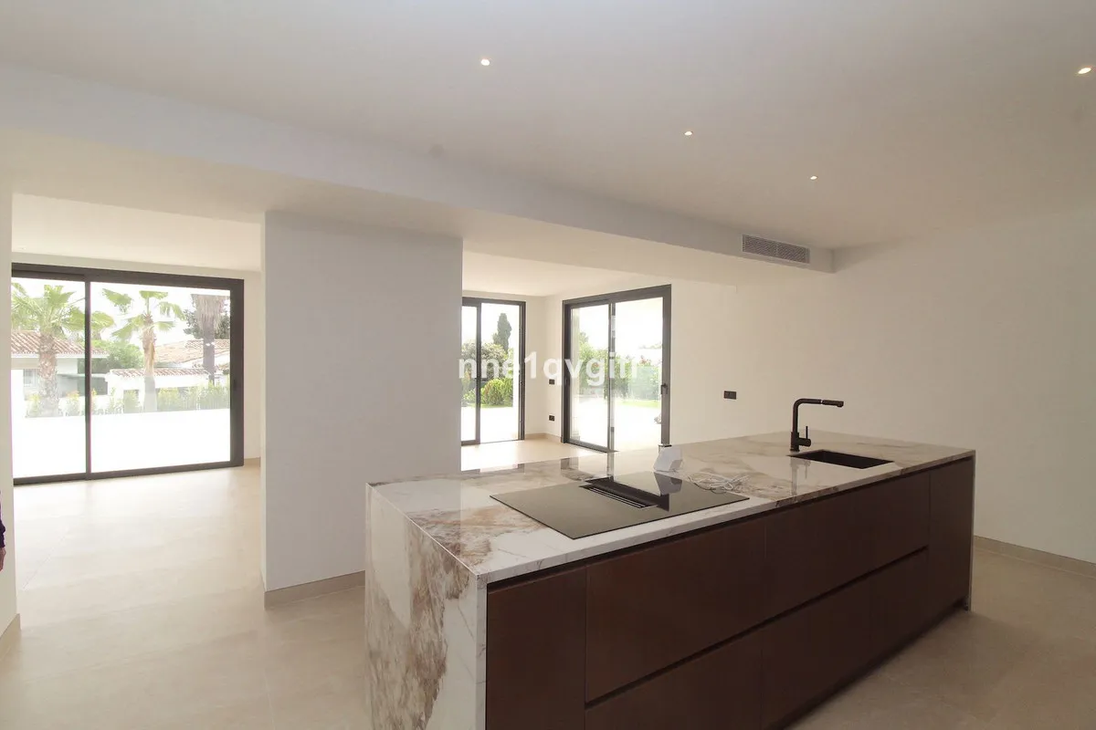 6b2f719e-4e57-4537-89ce-1283635102af