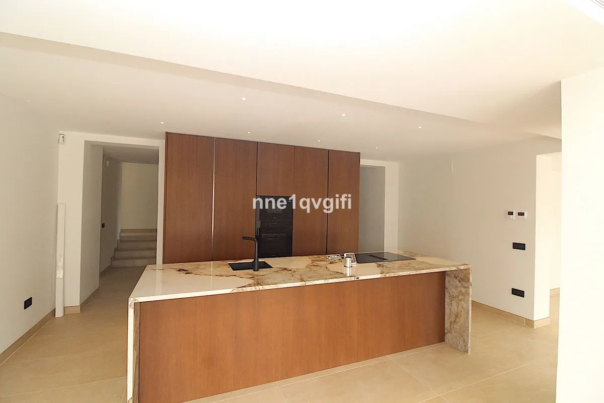 aec984da-6836-49bc-9a2f-a08b6779211f