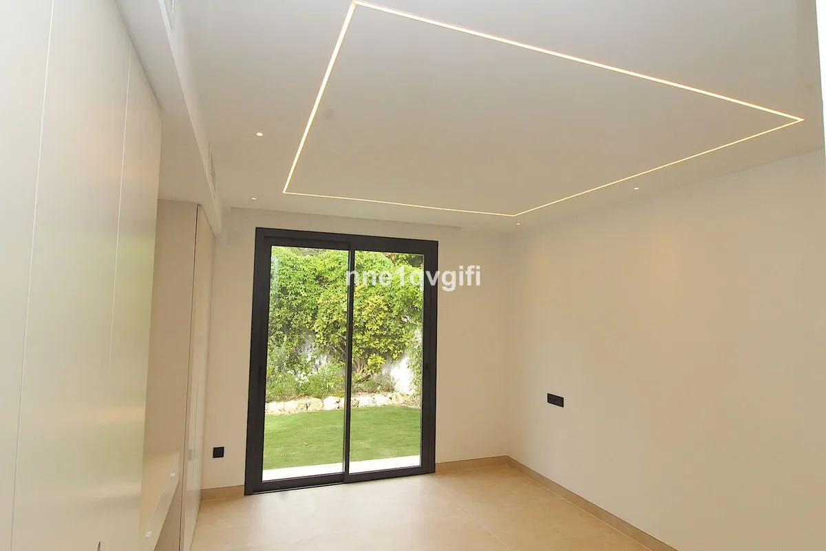 e9ac29fc-08d8-41db-aa94-5a8226f77c4d