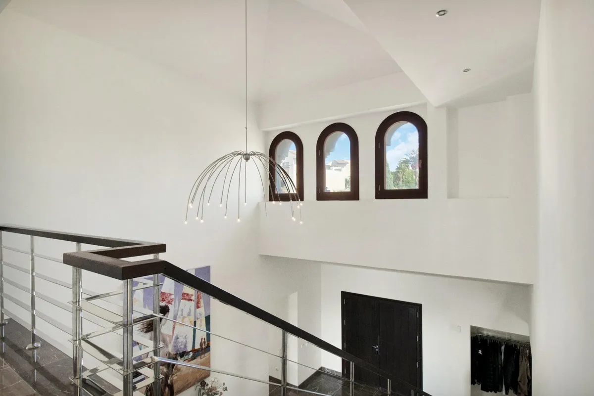 07d6b167-9f1e-409f-ba89-f75409a09213