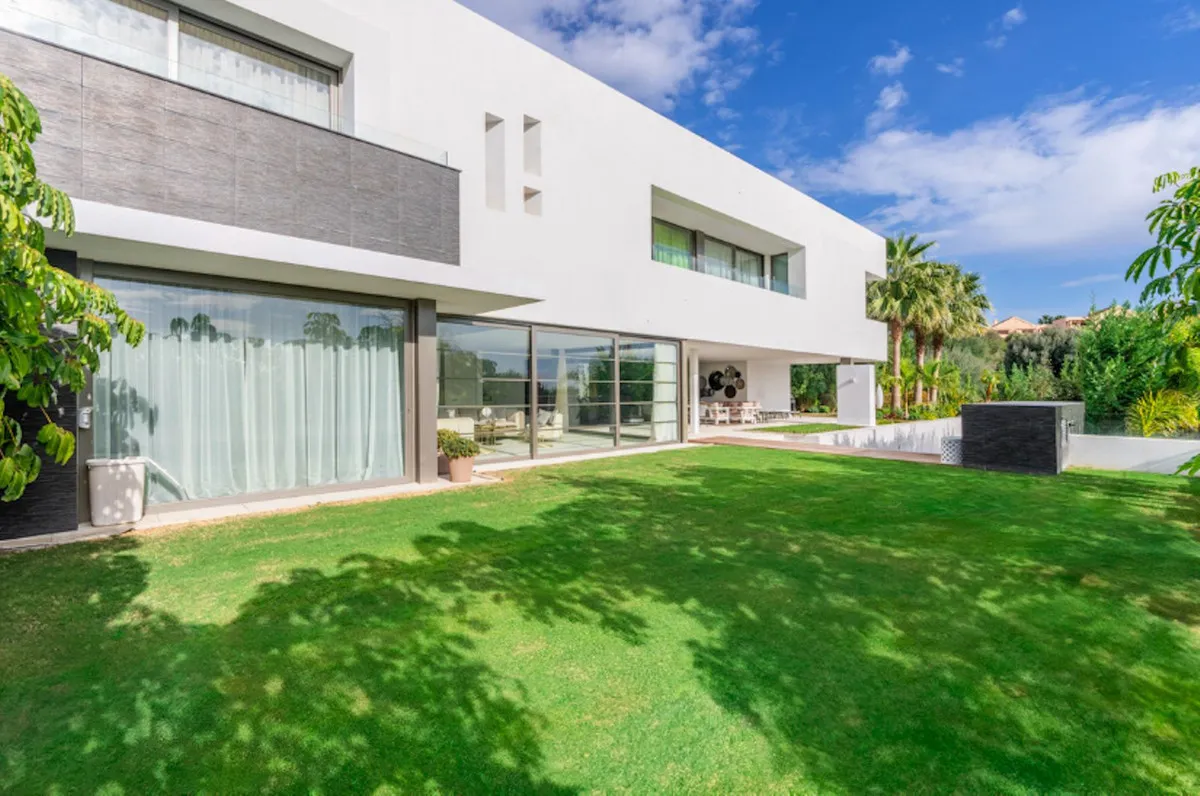 2ee274fb-924b-4e3d-9442-994c18bec21f