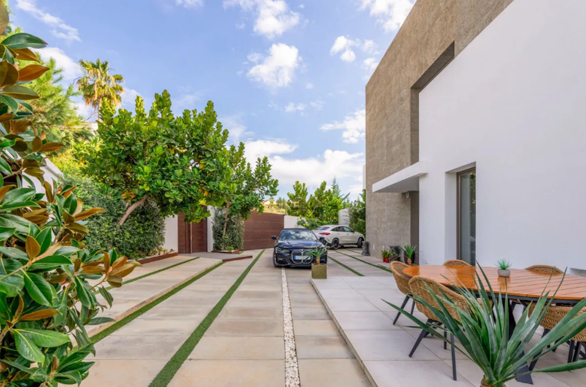 b79207be-64f3-4003-9548-f60883a53fc0