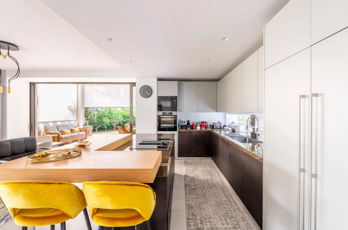 b8b79c4a-60d1-4e4a-8425-5eae81cd5f2c