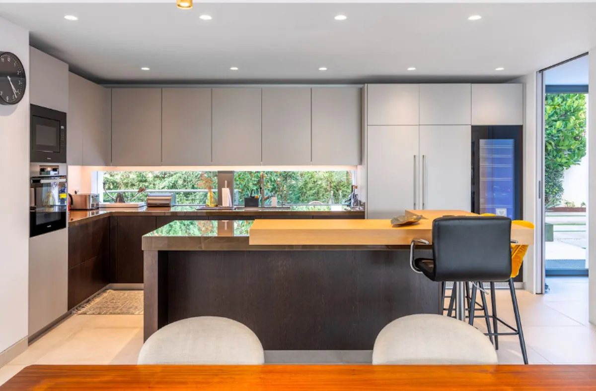 e2f6353d-8b27-4d5d-88ee-ddb3ffbc2833