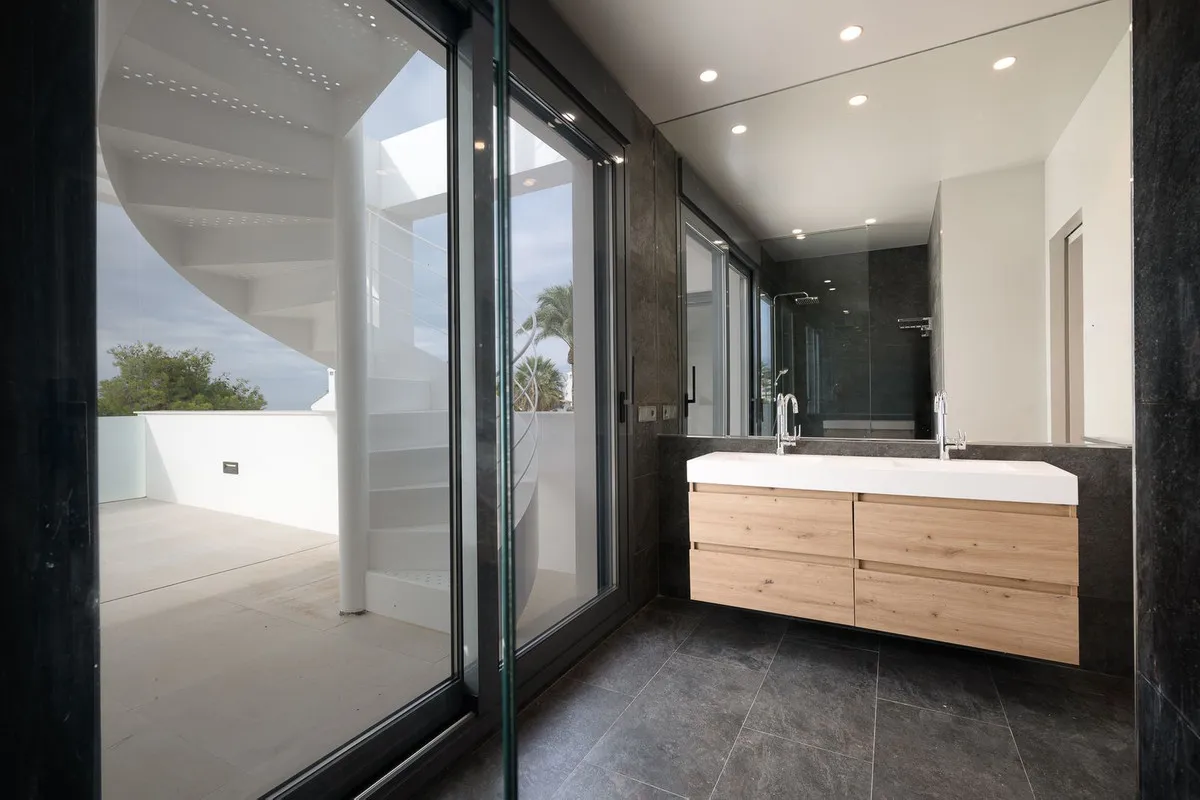 00e1d4a3-e662-4537-b44b-9d2a3102d087