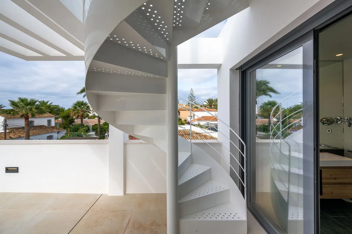 96569c89-12c3-4512-8953-8f2367604b24