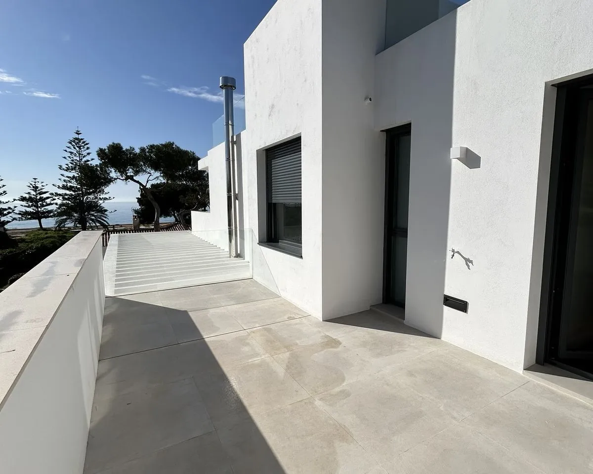 0c09d108-8327-4f29-9fca-1bda18523e1a