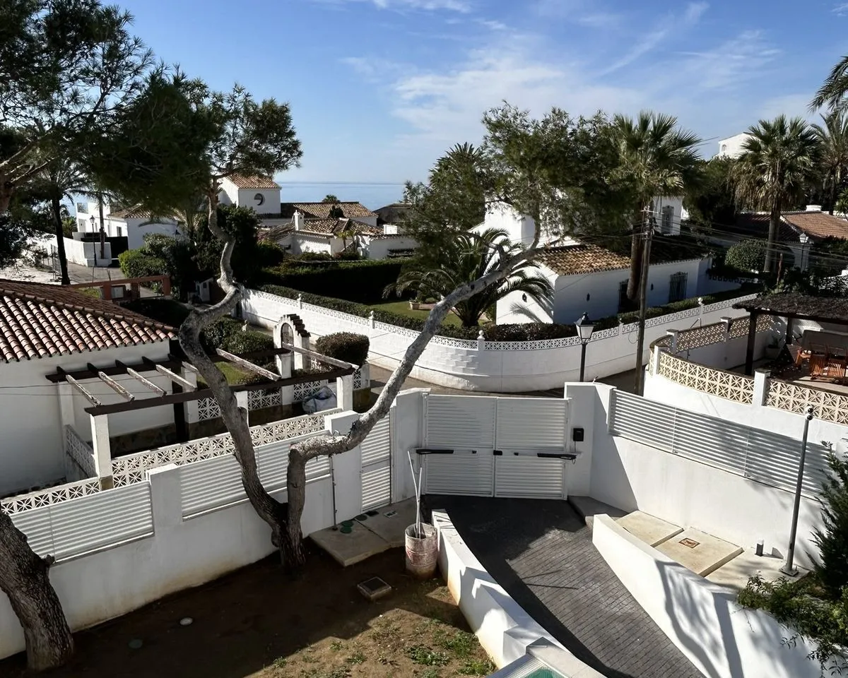 1b86ead4-0577-4a8f-9db5-d9292ffc5d93