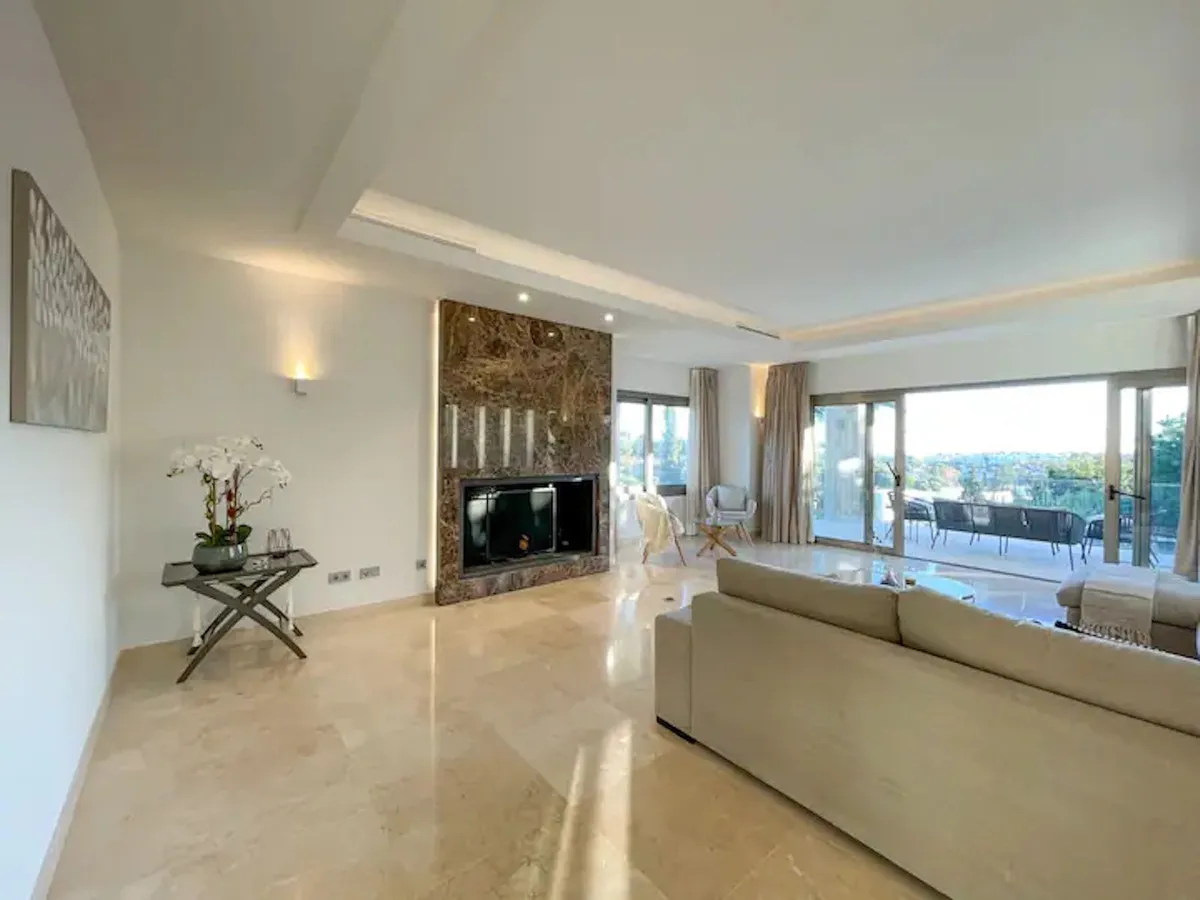 dbec9bb0-827e-4712-9d36-baefd7e96392