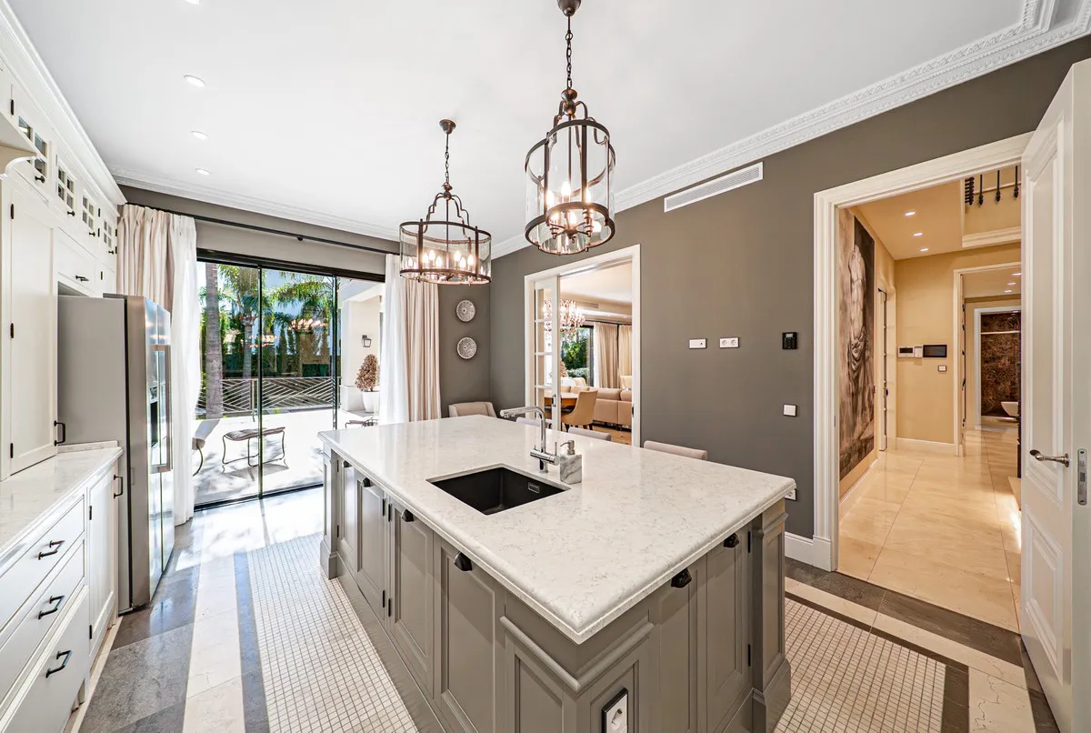 2c9306b7-7655-4331-bbc9-20d42021a2b4