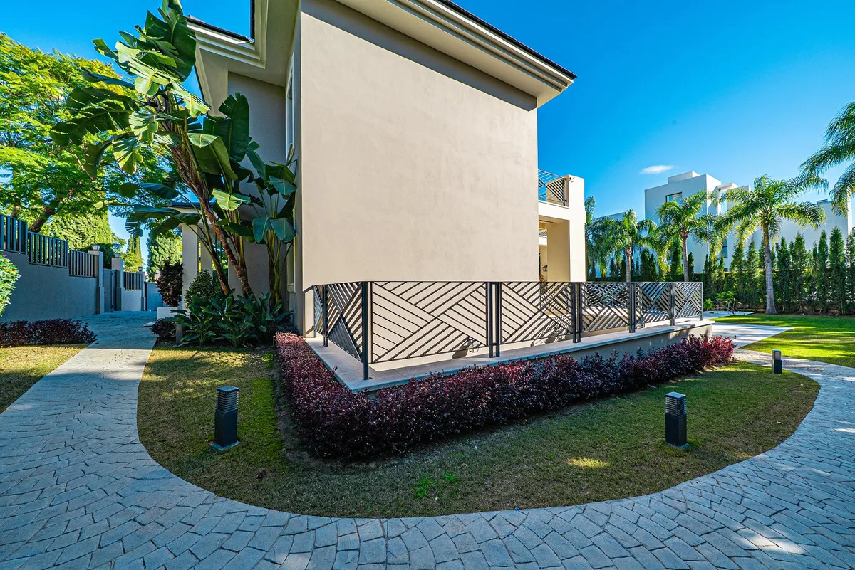 4b029603-6a25-430b-be9e-894ccc8ba6d5