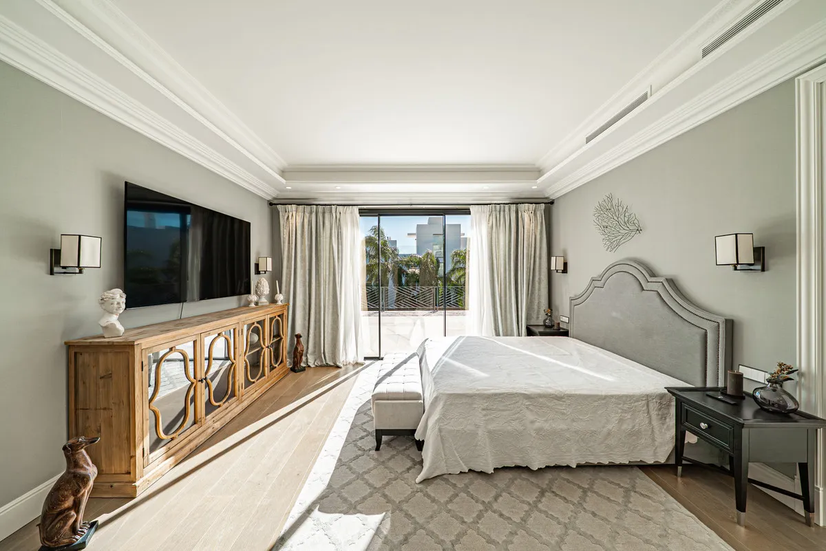 fe53293b-948c-4c47-a2b6-74c26502f052