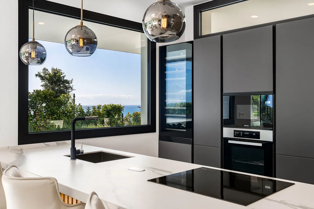 1883b0f7-1463-43e0-abf5-1c997e316de7