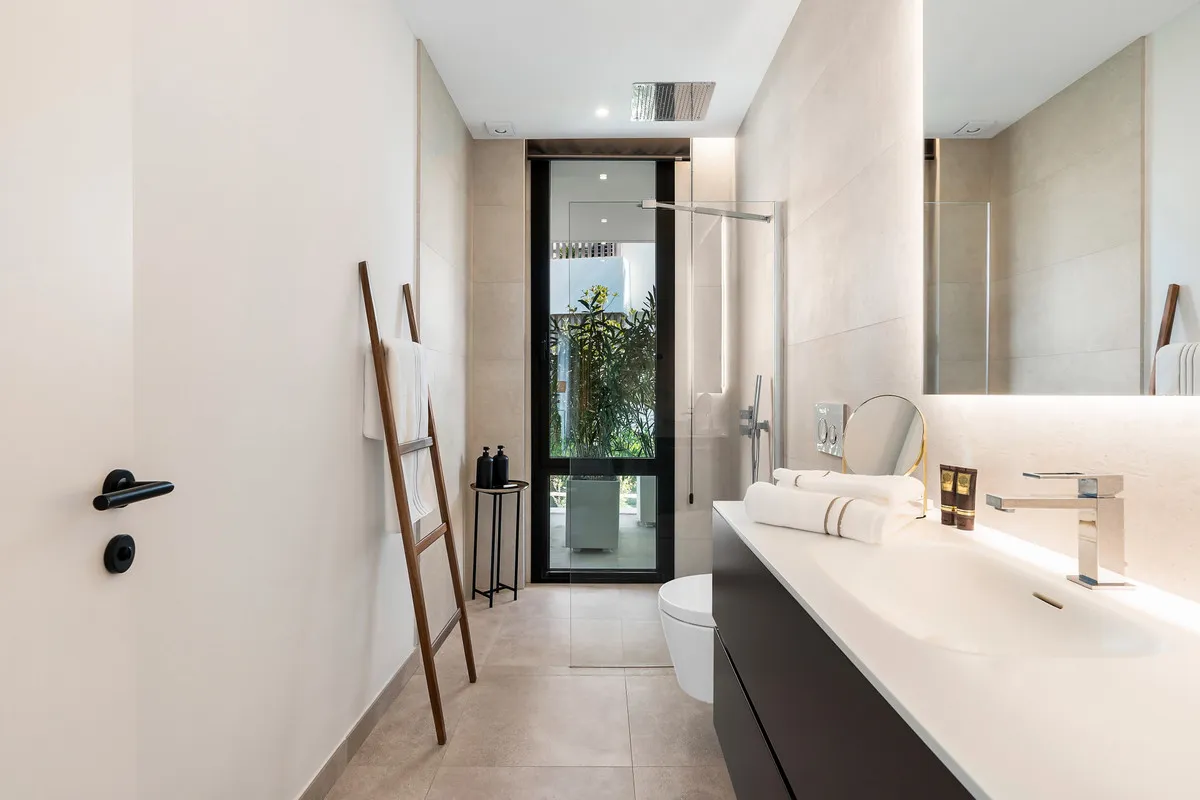 2c142449-d5d0-46b6-8c1f-34b515f15821