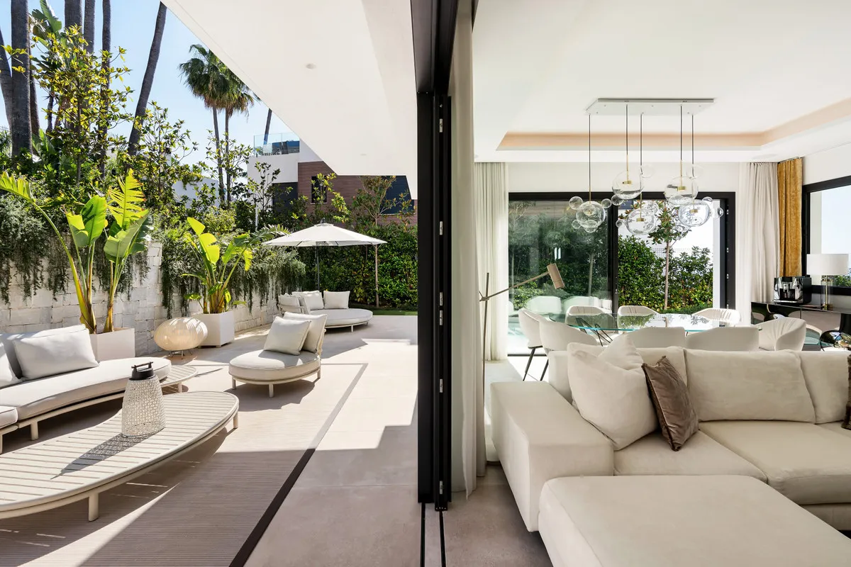 727f732e-2490-43fb-9599-63f6131c6d65