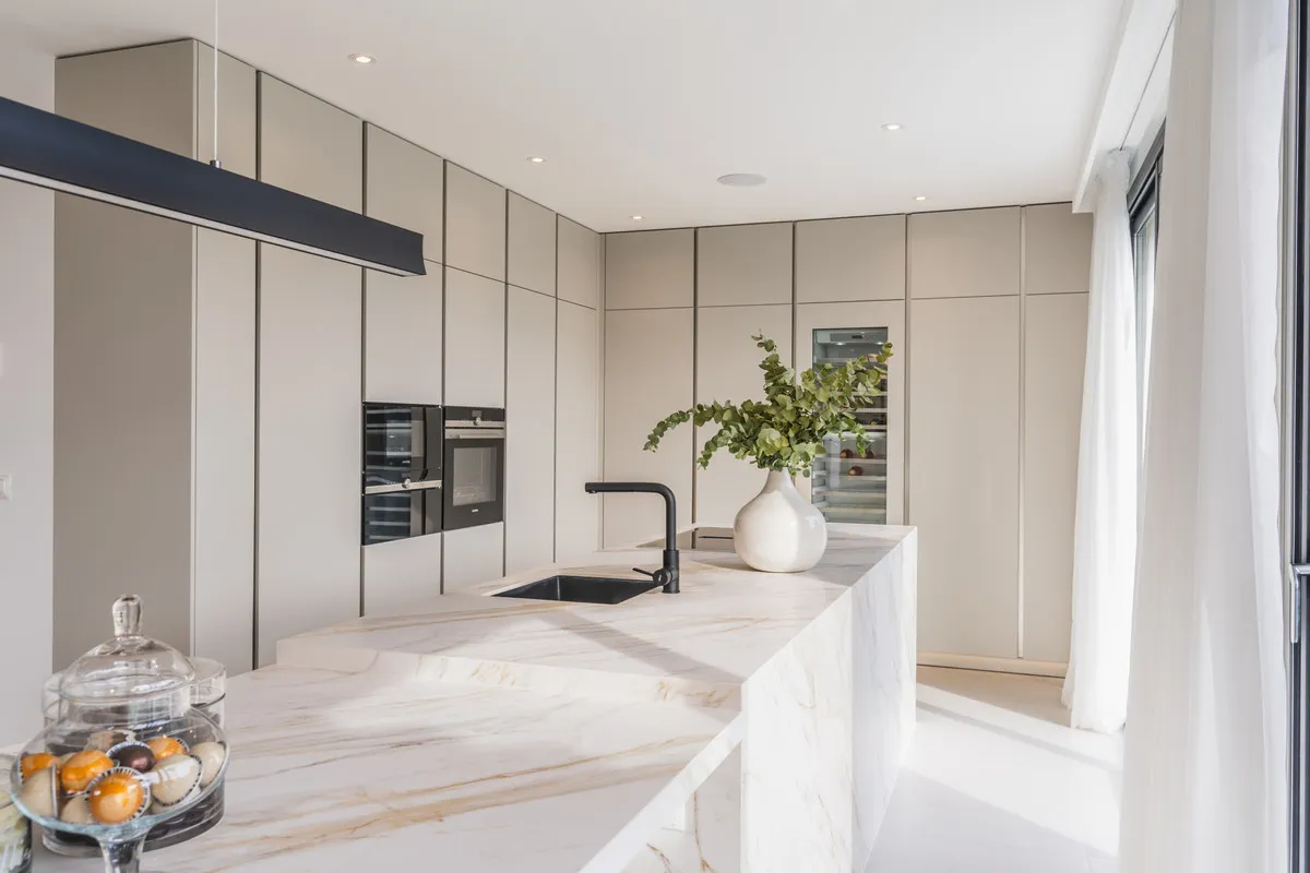 74b7d037-7d36-493f-b792-c39aa9594dd5