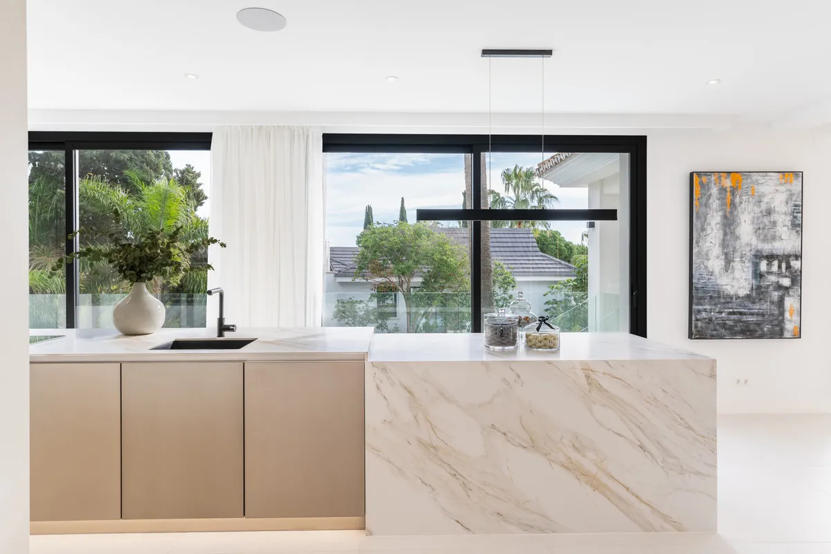 a498a1ed-e7d2-42f8-a23f-89ad5c91e15d