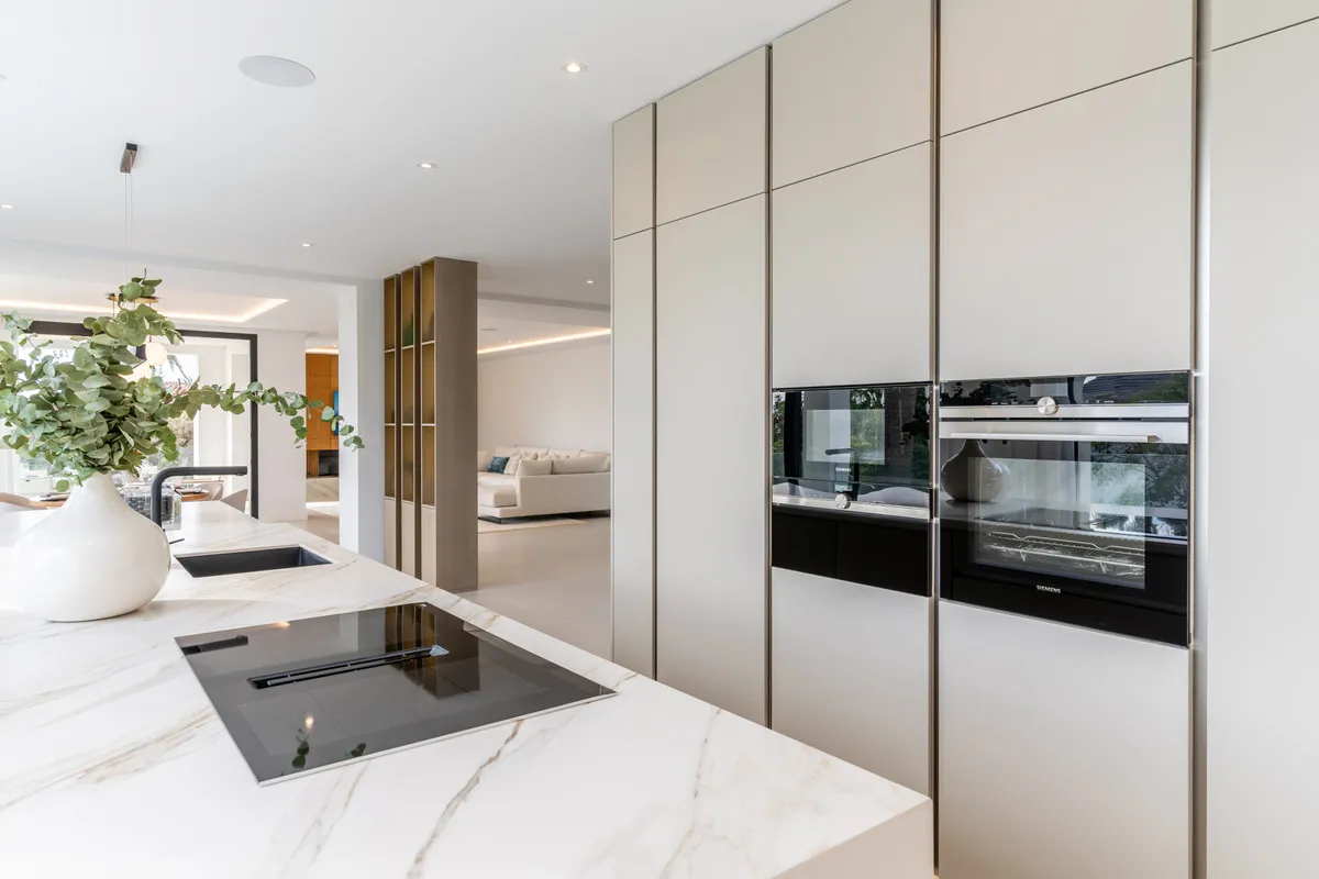 c746b813-b7a7-4c65-8bf7-7df02892ab98