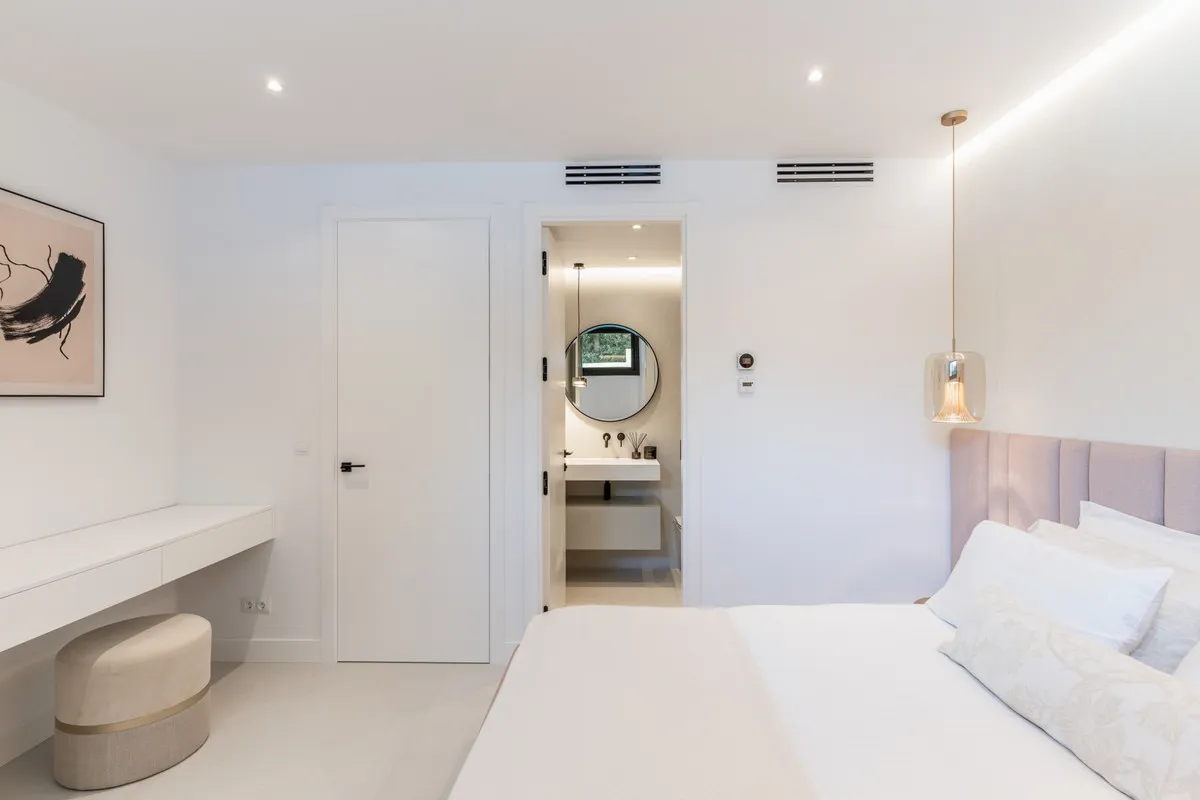 d611294e-a0a6-4974-929e-6733395e8720