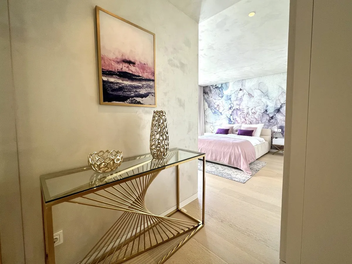 90dcb6c0-b2f2-41e9-b64f-7299a97377ea