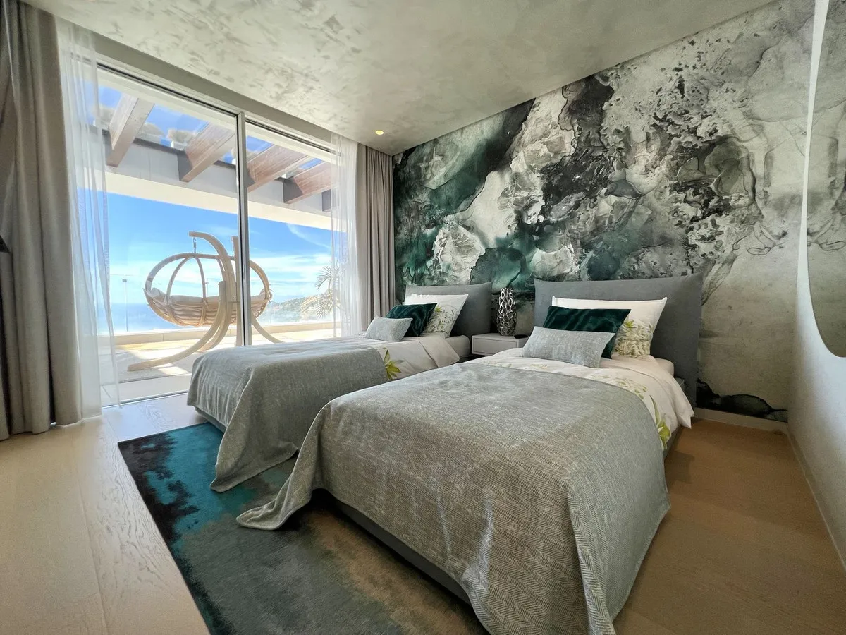 b8972405-6c67-448d-88f4-6965f68c9490