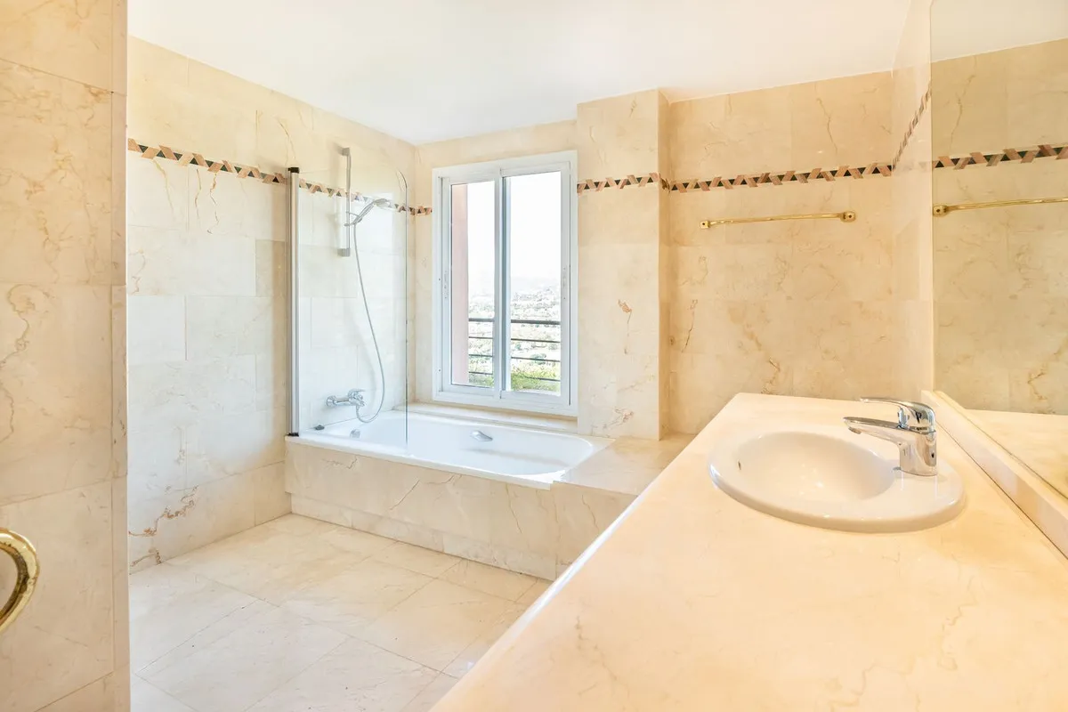 e8963de7-7211-44dd-94c3-730241aeb8b2