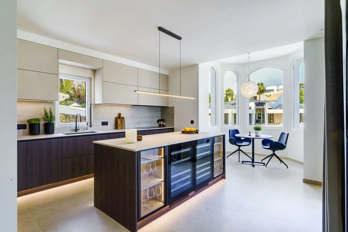 b40f6114-cd39-4d07-a6c2-3d8ee9582d48