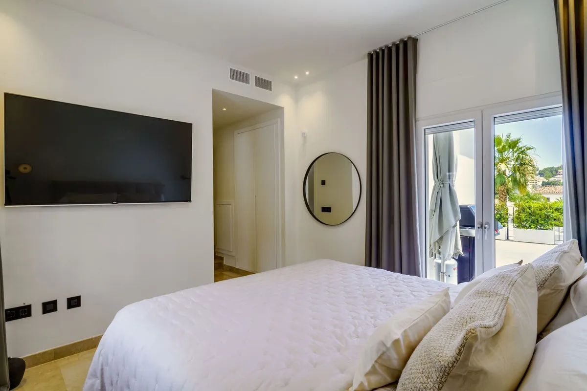 ce127f72-67f7-47c0-baa8-1dff9e765bb2