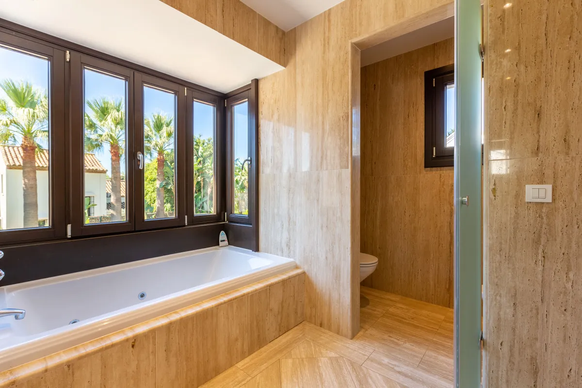 12d90562-72fd-4379-b609-63b7d64dcca9