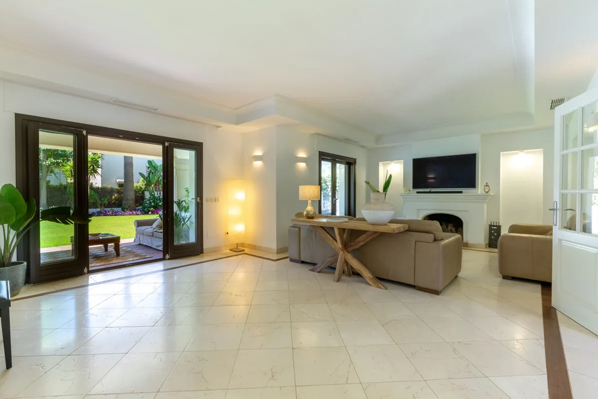 c8eb25ba-430e-4906-810a-4d4f48d745ed