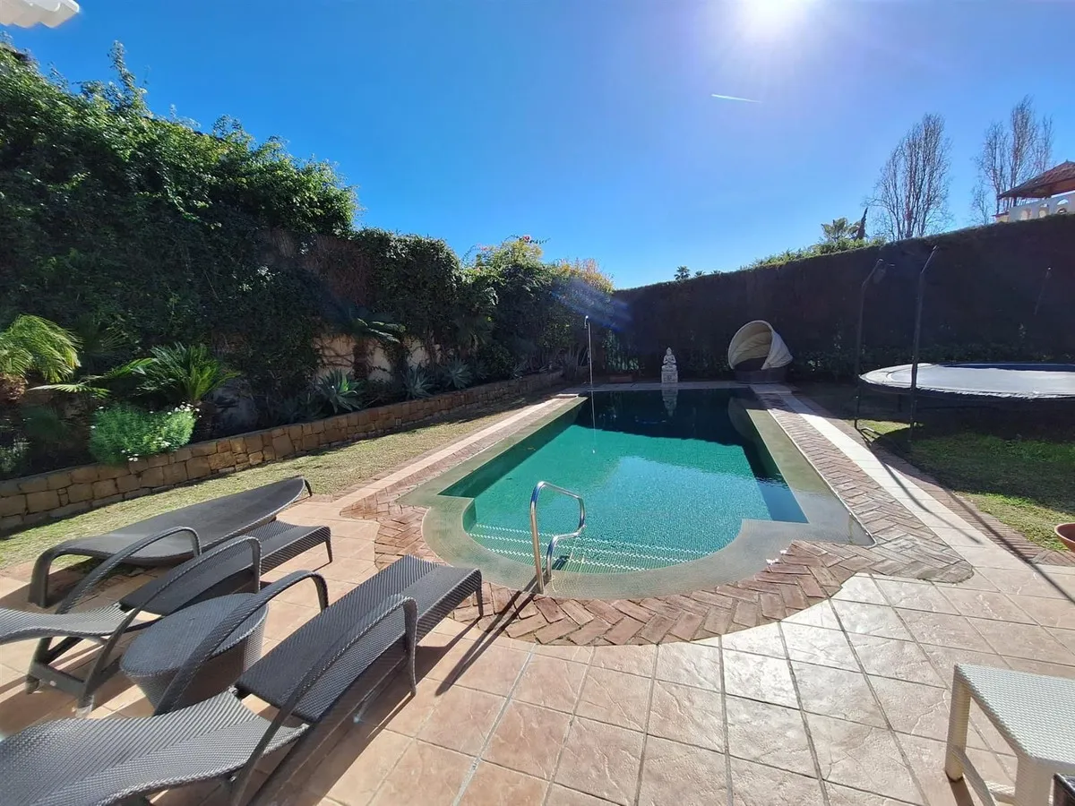 8b204e31-cfa0-41a9-bb66-09c24ea8c205