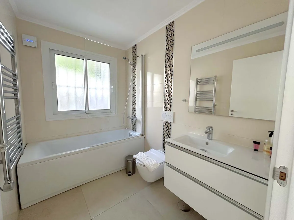 13d8dc3f-e918-4f4e-b777-ff8e604f1b0d