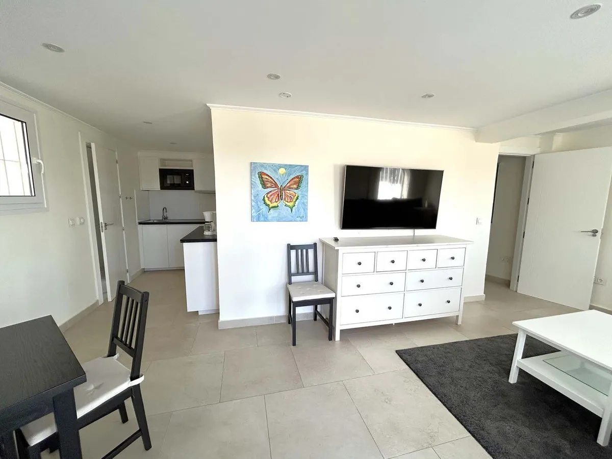 aafc161e-8ba9-4399-a76c-195a17074f6d