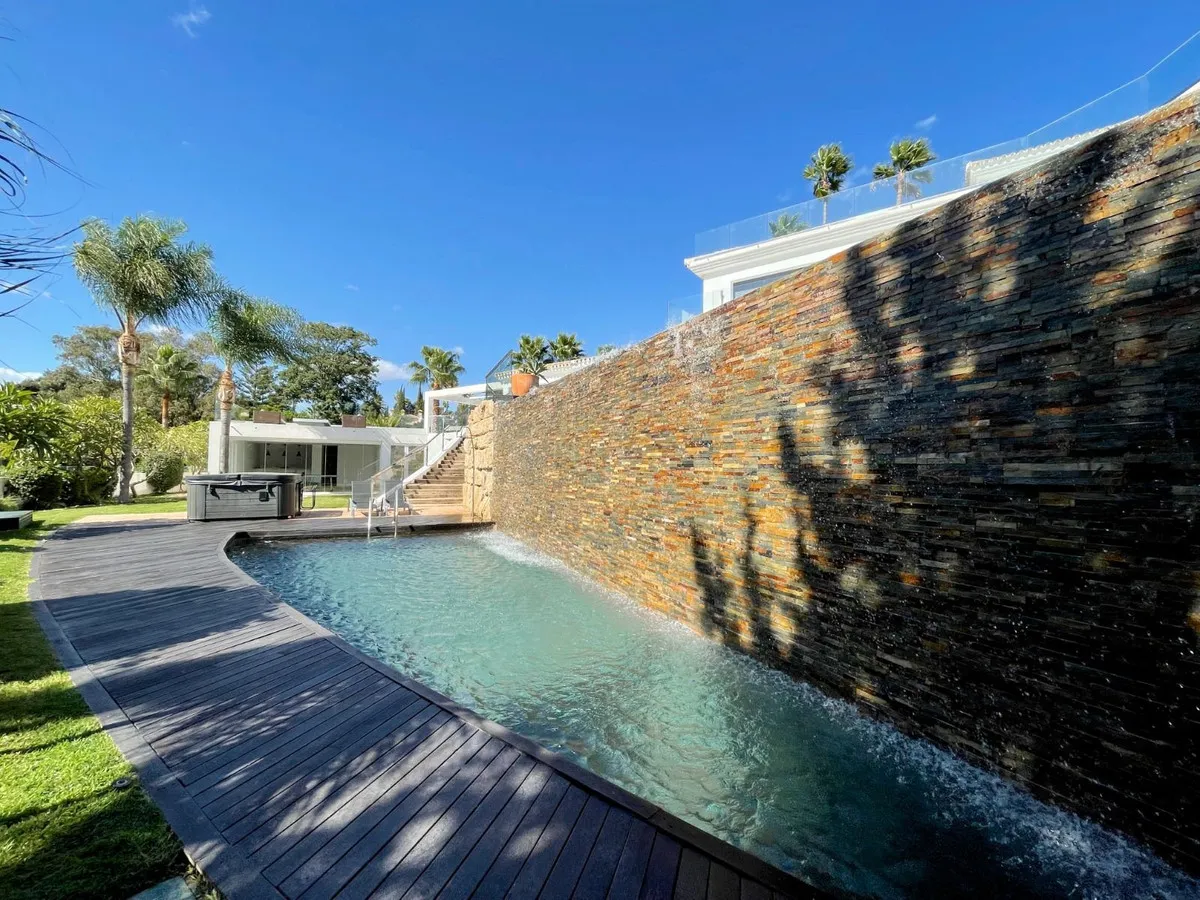 85180de3-004f-4310-b770-656918325c24