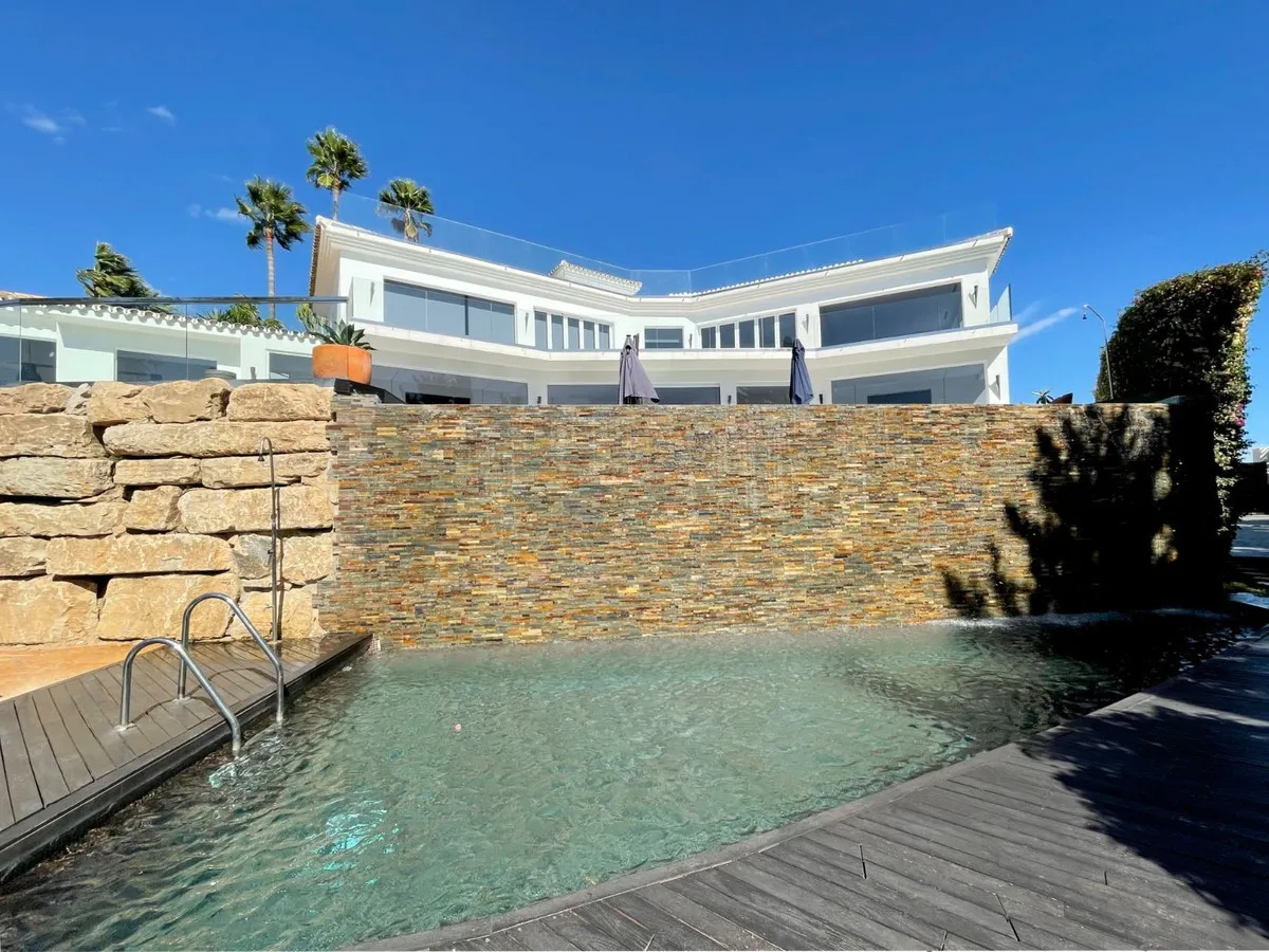 8abfbe3b-a1ed-46f0-b1ab-882786338fde