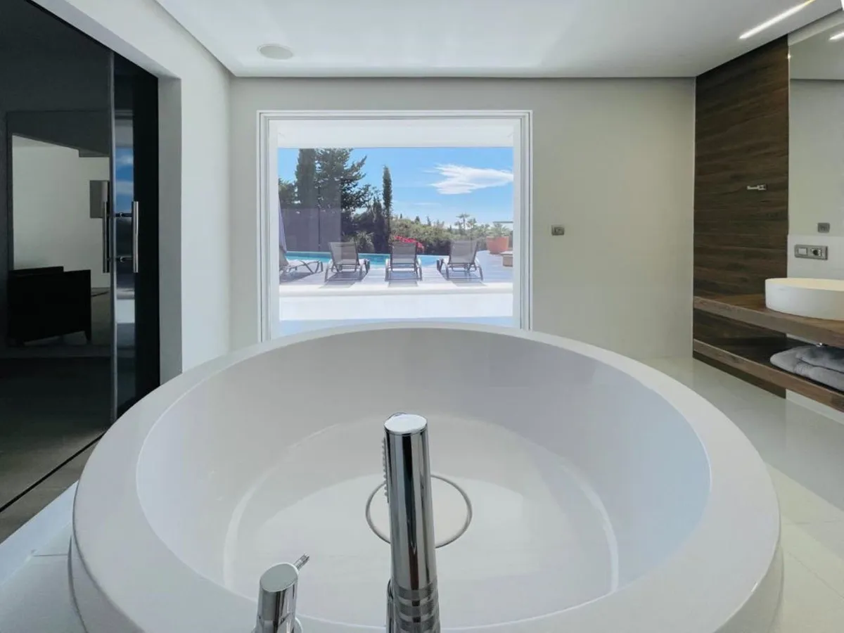 e1aef0ff-47de-406e-9c9b-3a660f4253f5