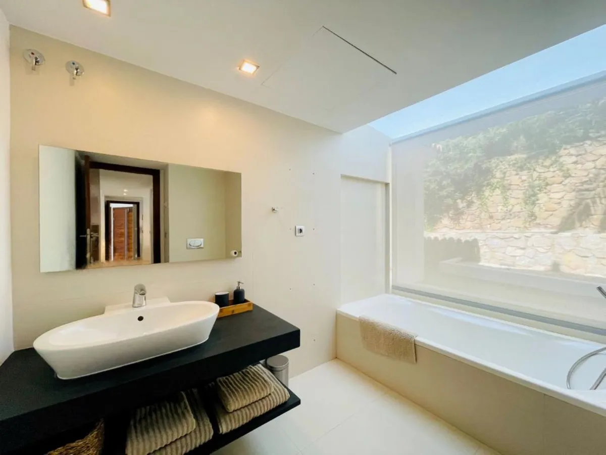 ffb8db57-fa51-47f0-a960-1c4204e75fd1