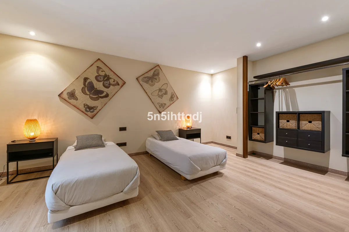 3db5b5c7-cd53-4f47-b3d6-34630c1a66f5