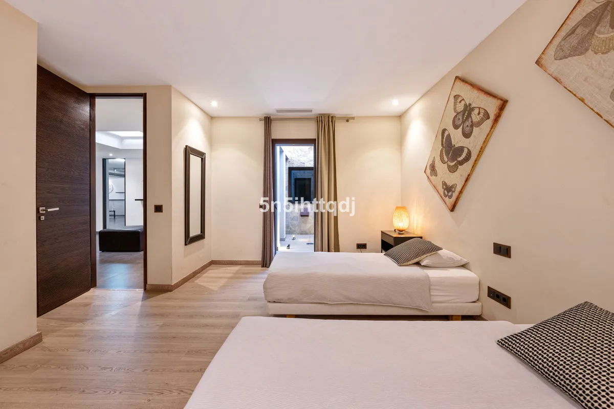 fc350b5d-d6e1-4dcc-8cc8-6068aaa8643a