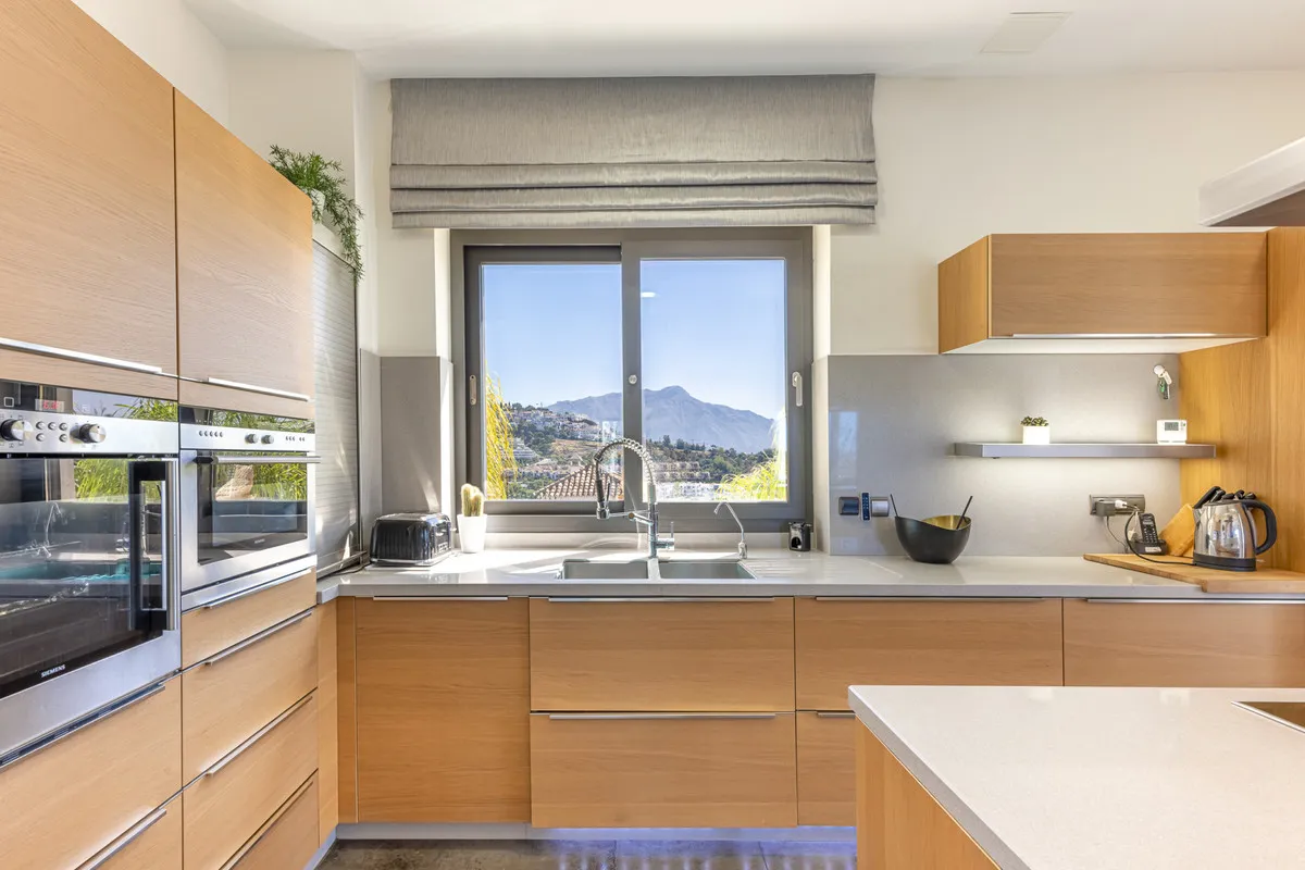 6a277a87-ab73-4708-94e9-3f164d93a9e5