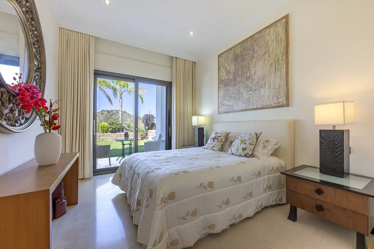 6e854332-47bc-43ef-b4b3-e623dfadb7bf