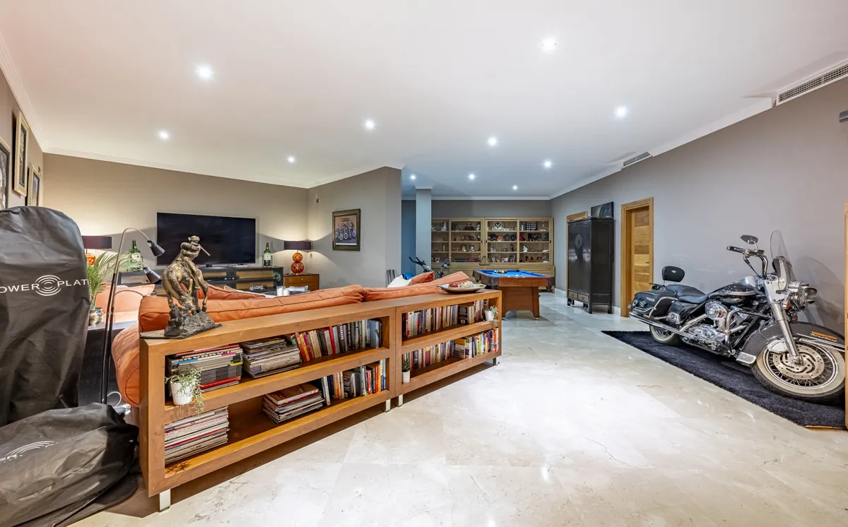 ce0df168-d499-4c8e-974c-1918851b24d1