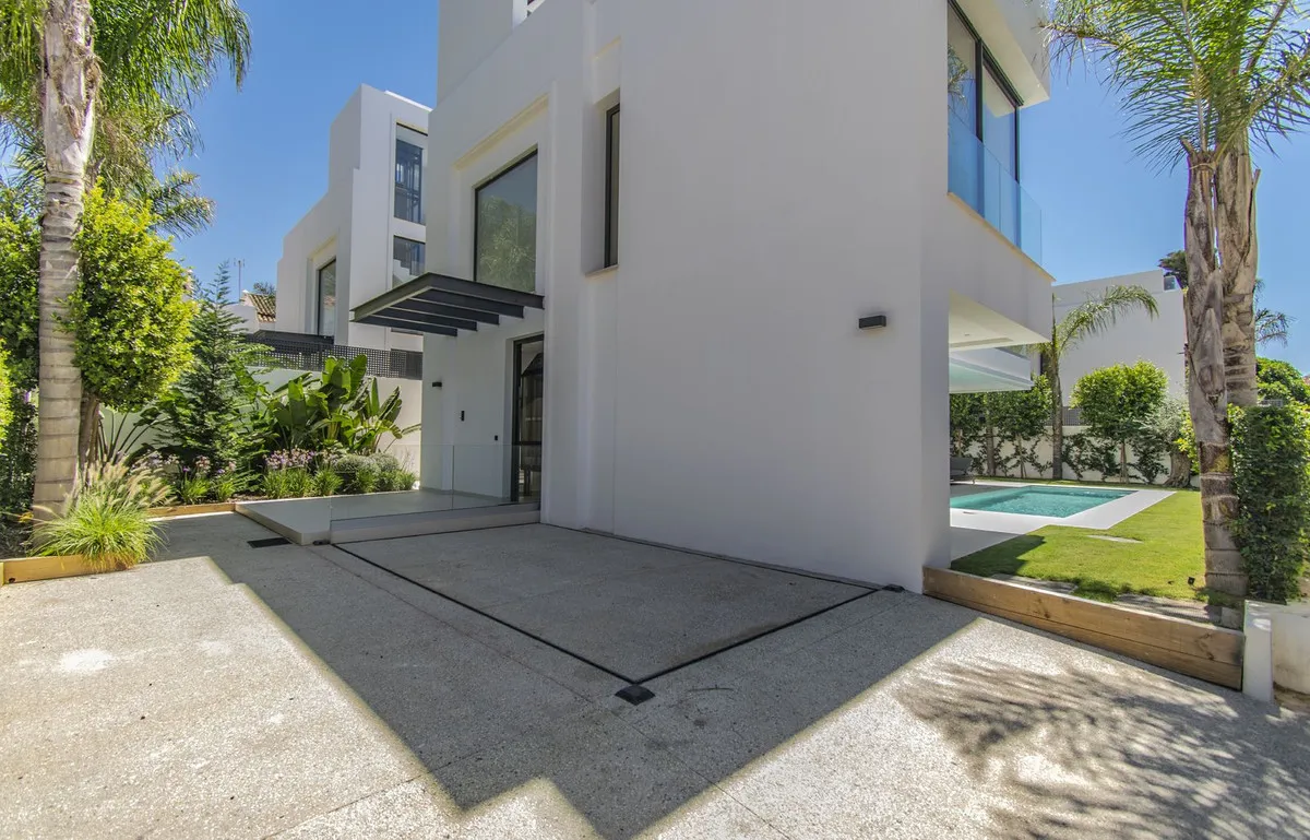 2c6fbe89-3a90-44af-953f-a7fd0b5a4a95