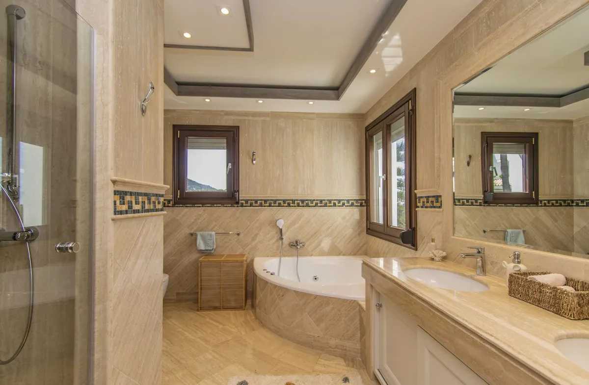 2421d4fc-55fc-4204-adff-11b95fee83a7