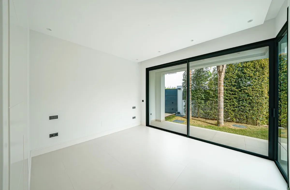 8b34dda0-97fb-4824-85b0-b67230208579