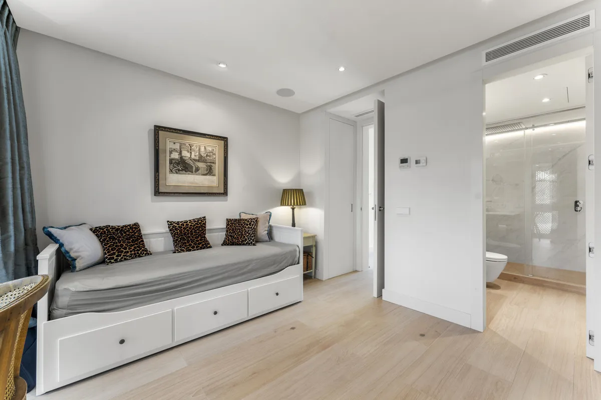 ddbc98b2-a09c-4de8-b148-2d6a0ef5165b