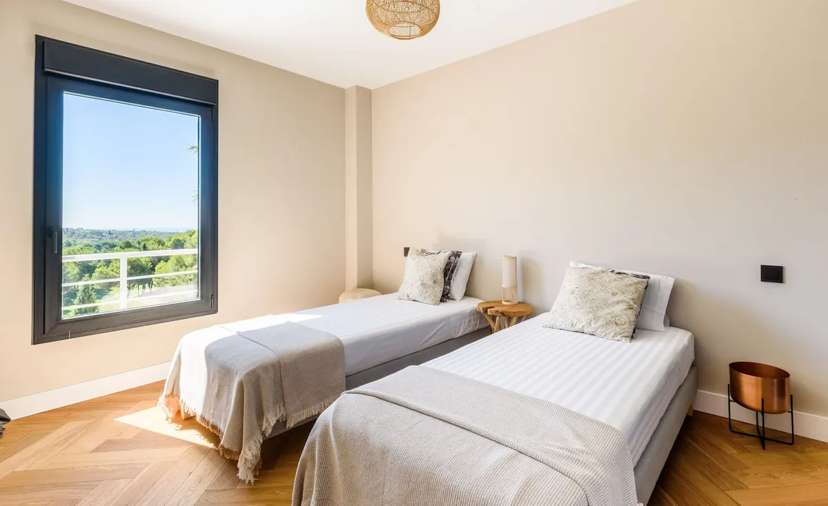 4be34b3a-3463-4748-9e35-fbddb708f7af